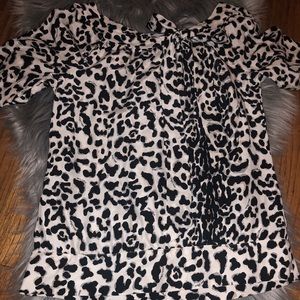 🖤White House Black Market Cute Blouse 🖤